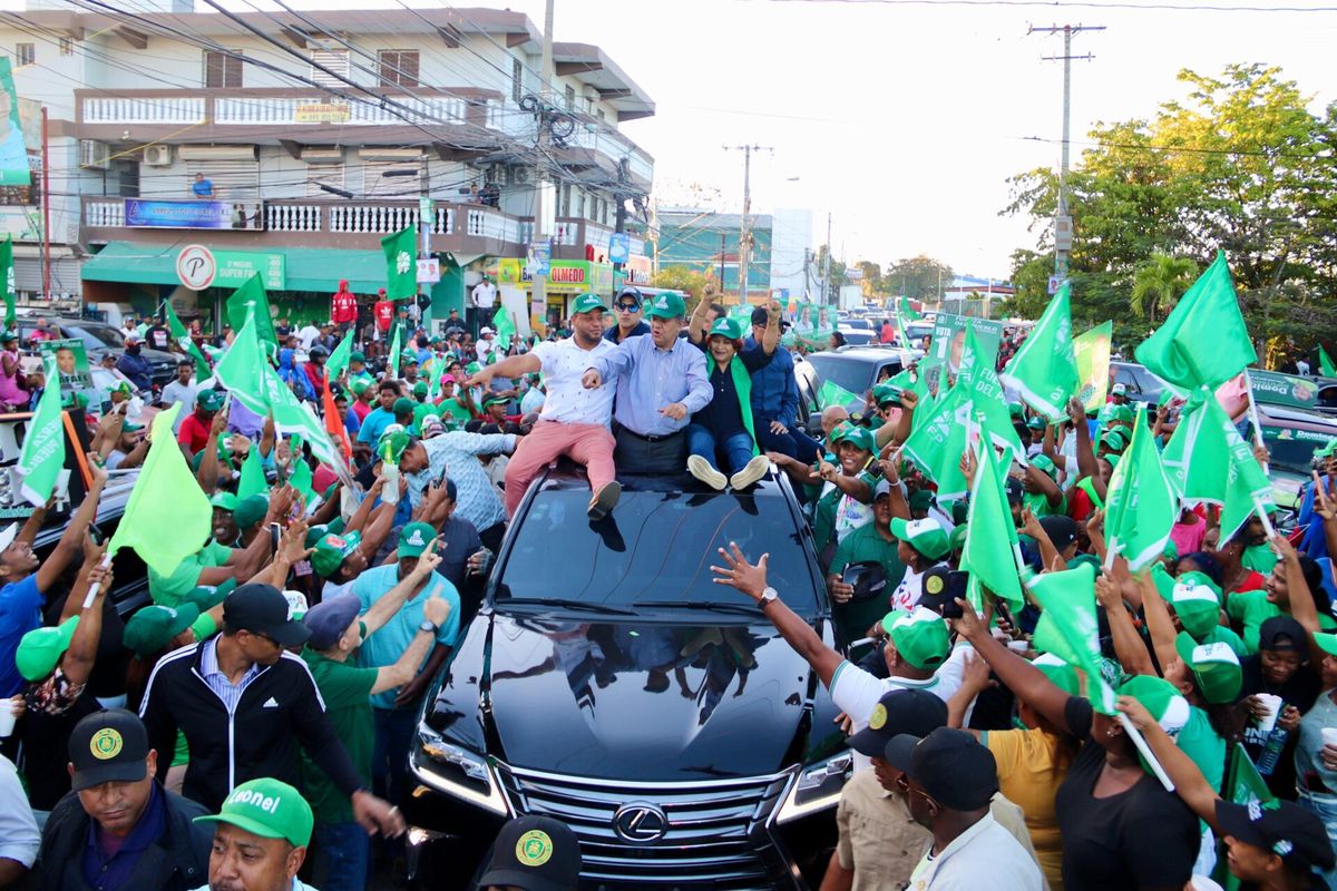 Leonel inicia en Pedro Brand agenda de fin de semana en apoyo a candidatos municipales de la FP y aliados