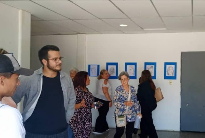 Jóvenes muestran su talento en exposición artística en San Antonio de Los Altos