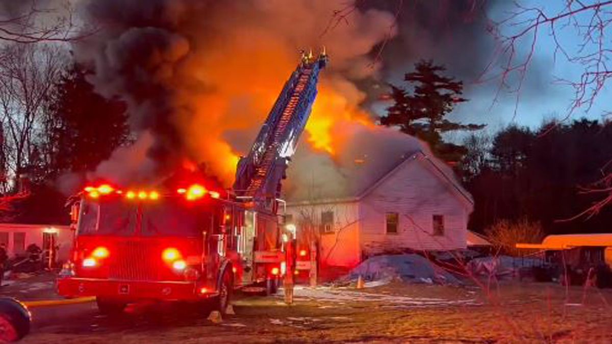 Fire crews battling large house fire in Kingston, NH - Boston News, Weather, Sports | WHDH 7News