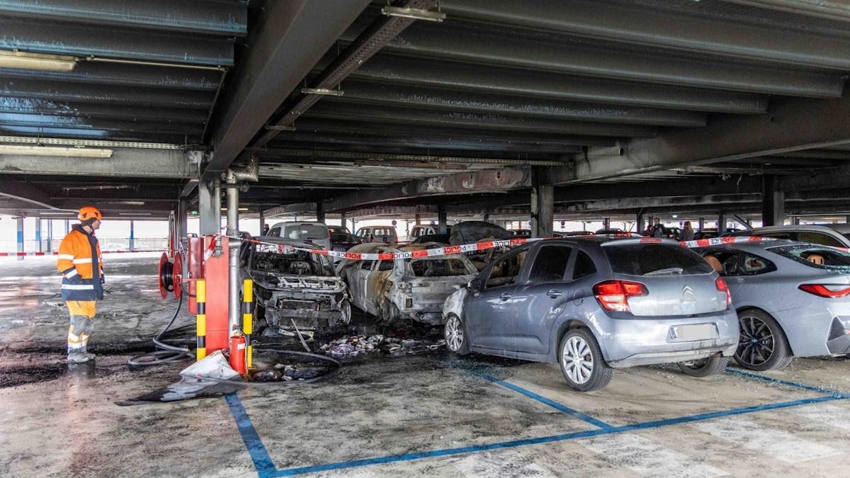 Un étage et près de 40 places bloquées après l'incendie dans le parking