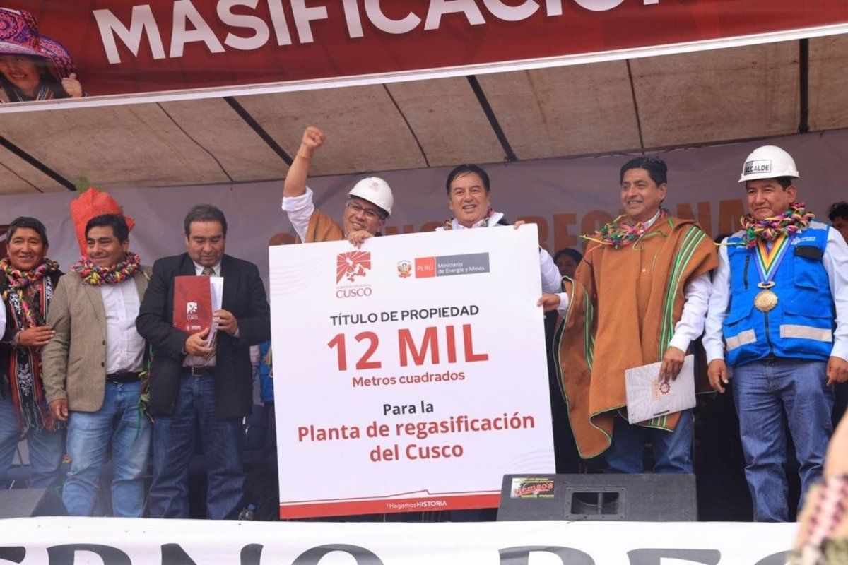 Minem recibe terreno para planta de regasificación de GNL en región...