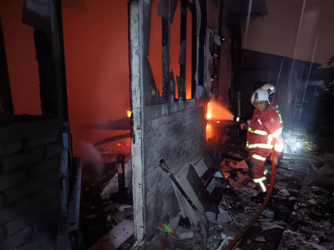 Two senior citizens perish in fire at Jalan Datuk Bandar Mustapha