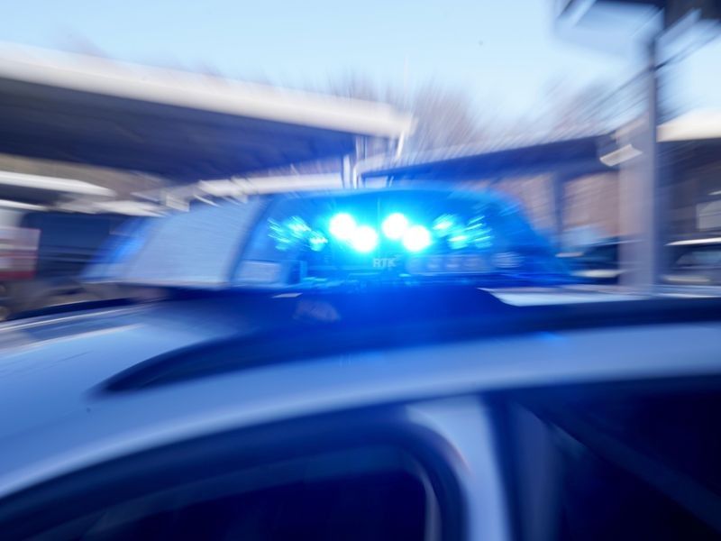 Unbekannte treten und schlagen 17-Jährigen in Erfurt