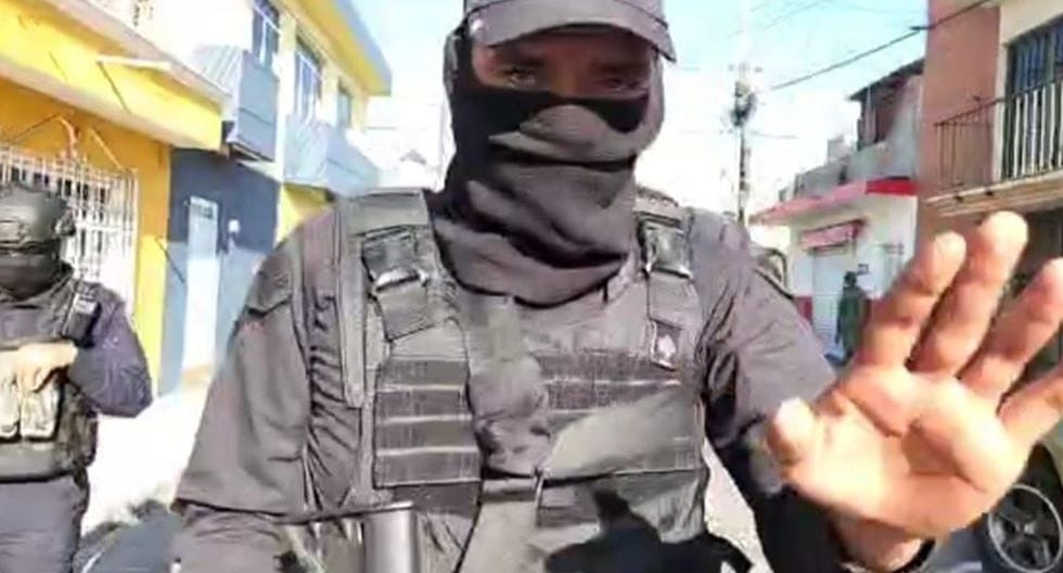 Policías municipales agreden a periodista Jaime Valencia en Zamora, Michoacán | El Universal