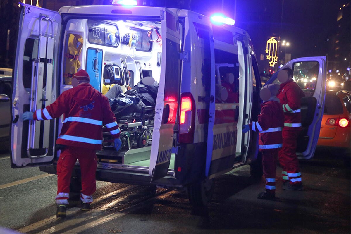 DETALJI NOĆNE DRAME U VIŠNJIČKOJ: Ubodeni nožem ima 72 godine?! Saobraćajka kod Doma omladine jutros u 6, povređen motociklista