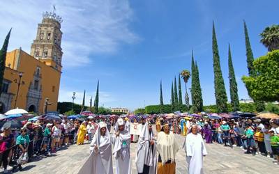 Realizan representación del Viacrucis en Acámbaro [Galería]