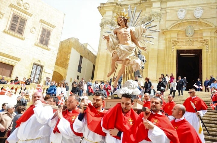 Gozo Easter weekend: Holy Easter Vigil and welcome of the Risen Christ