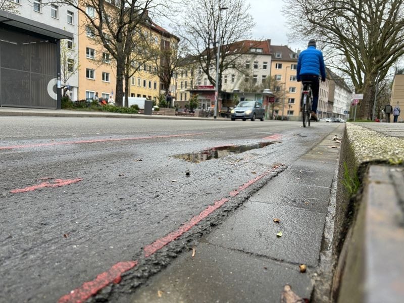 Stadt Düsseldorf lässt Radweg verschwinden - "Das ist total gefährlich"