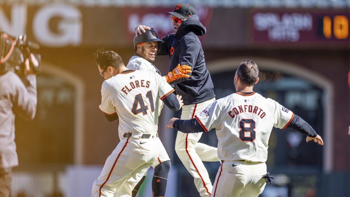 Giants' late rally wins it on nostalgia-filled day at Oracle Park