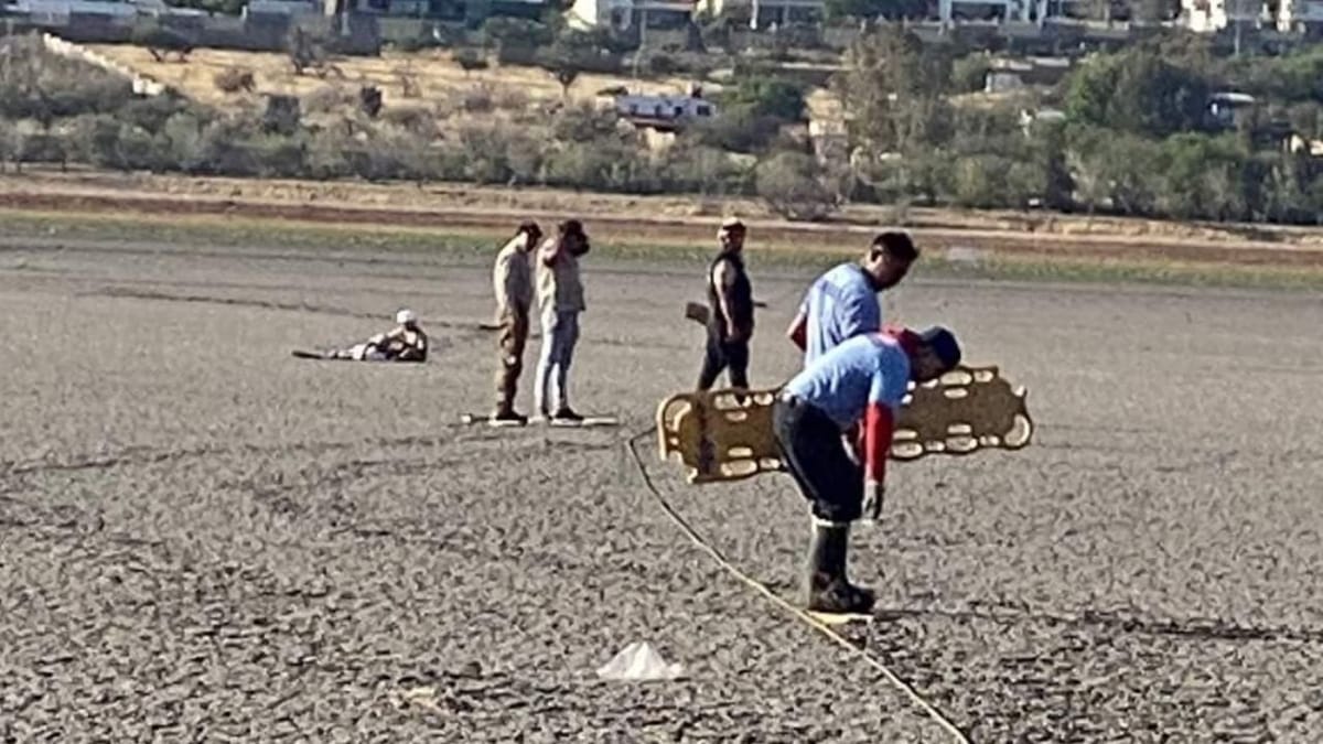 Menores ignoran avisos y se quedan atorados en el fango de la Presa El Palote | FOTOS