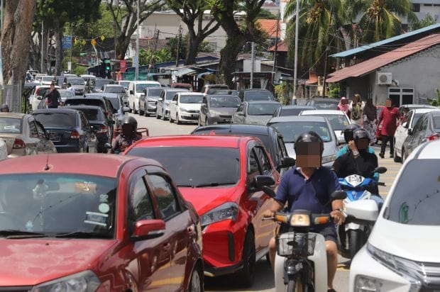 Heavy traffic in Penang on first day of Raya