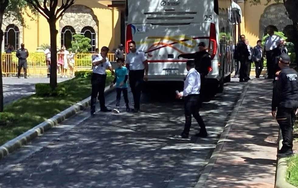 Video: El intento de un niño de colarse al autobús de Messi