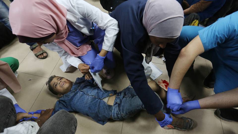 Live blog: Palestine collects more bodies as Israel bombards Gaza