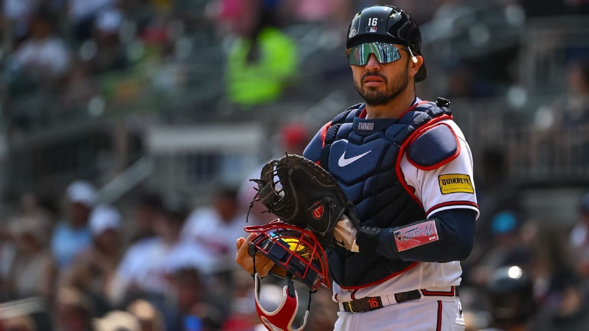 'Electric' d'Arnaud homers 3 times in Braves' win