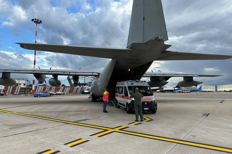 Trasporto sanitario urgente: bimba di due anni trasferita da Bari a Roma su C-130J dell'Aeronautica Militare