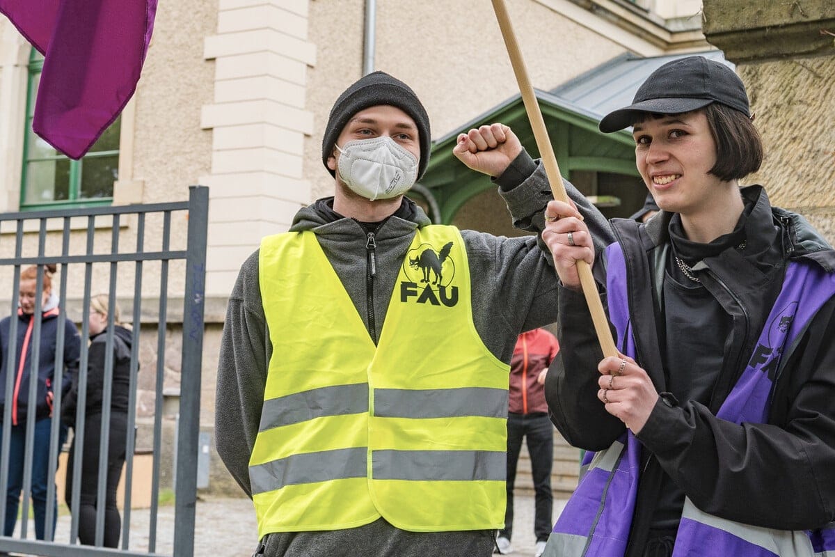 Nach Projektarbeit suspendiert: Demo für zwei Berufsschüler