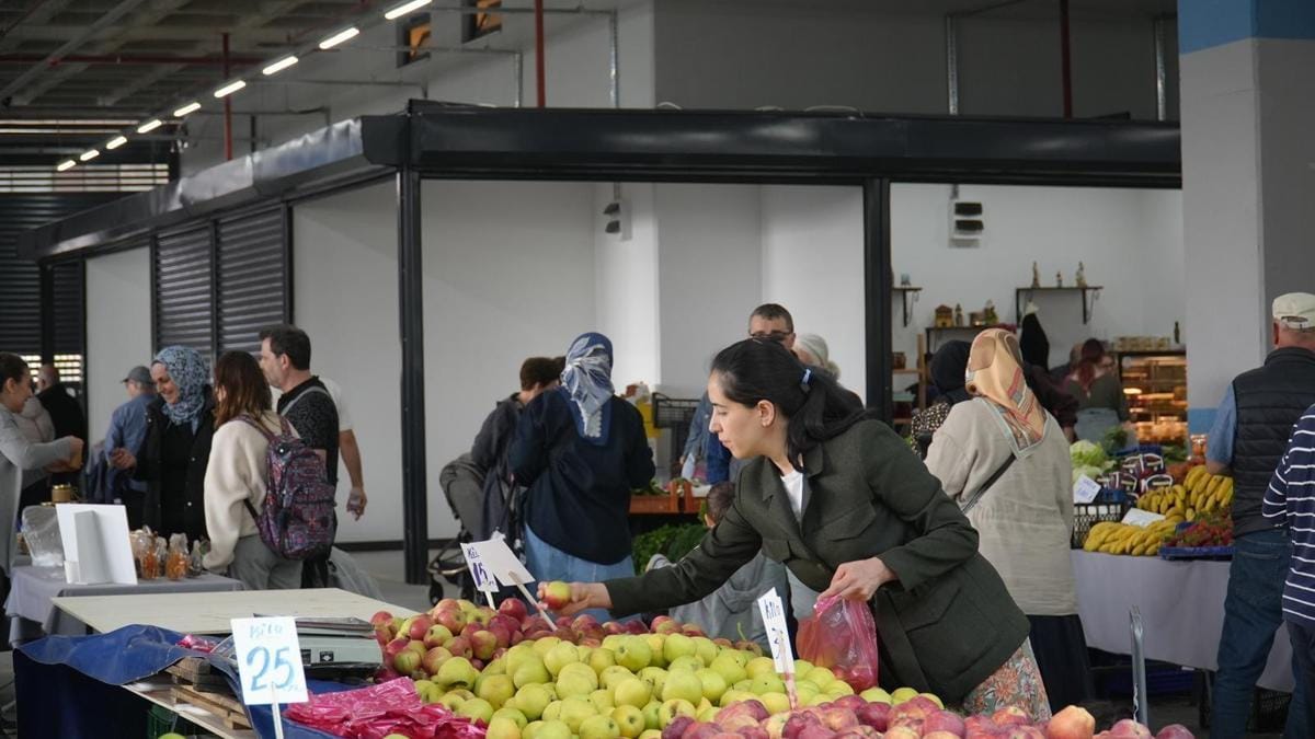 Ümraniye'de kapalı pazar alanı açıldı