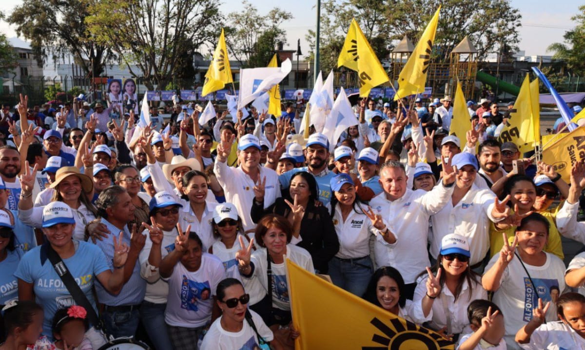 Reciben habitantes de Tenencia Morelos a Alfonso Martínez