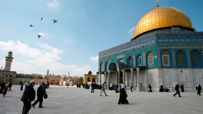 Settlers storm Al Aqsa mosque