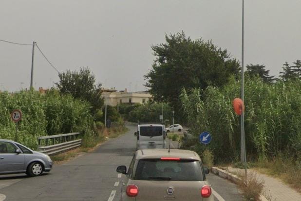 "Via Fontana Morella, urgente un attraversamento pedonale"