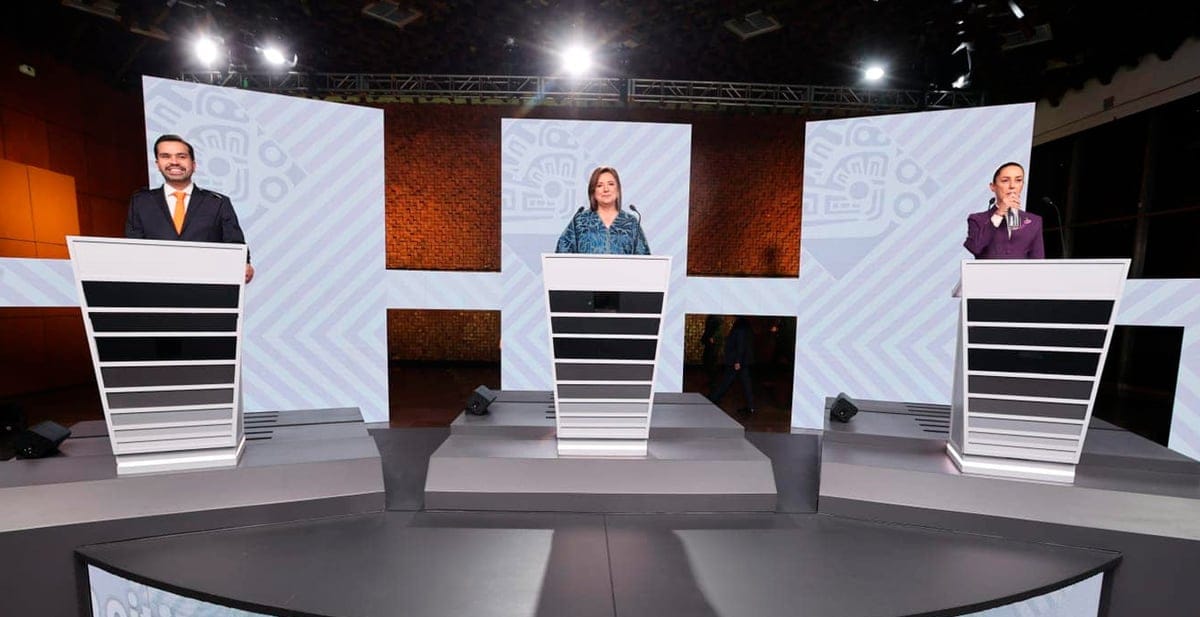 En último debate presidencial, candidatos se pelean programas sociales