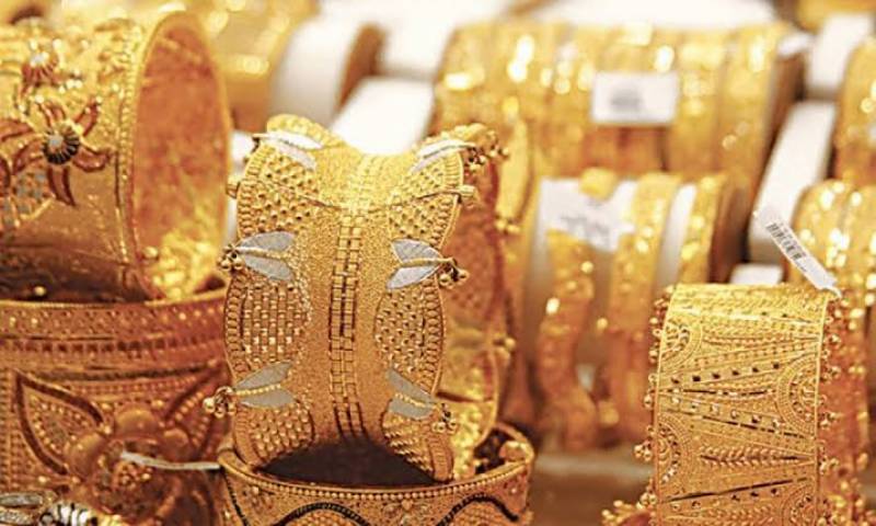 Gold price moves up by Rs2,300 per tola in Pakistan