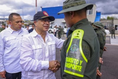 Petro visita suroeste de Colombia en medio de escalada de combates