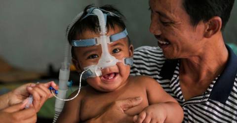 Family of baby with chronic lung disease gifted a Proton Persona