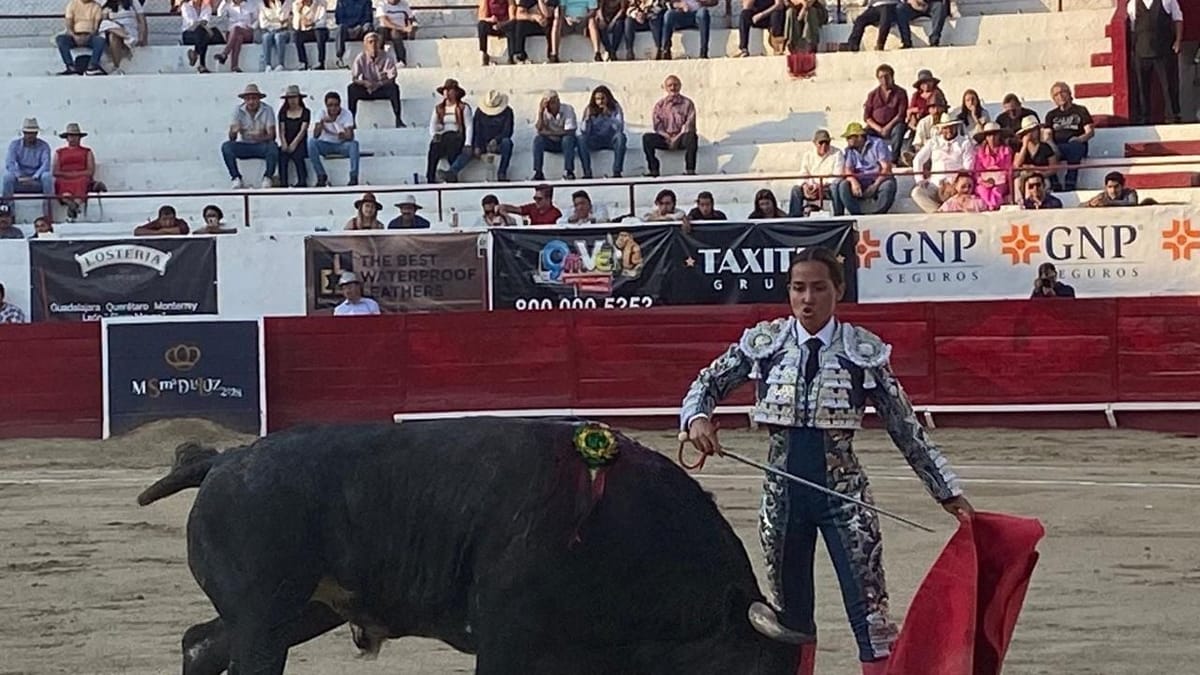 Paola San Román destaca en corrida en honor a la Virgen de la Luz; Sergio Flores se lleva orejas