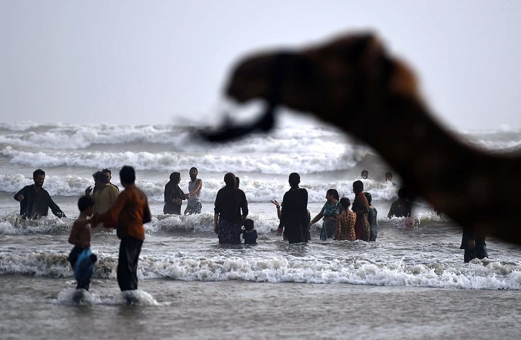 Karachi to witness 'hottest week of 2024' next week, weather expert predicts