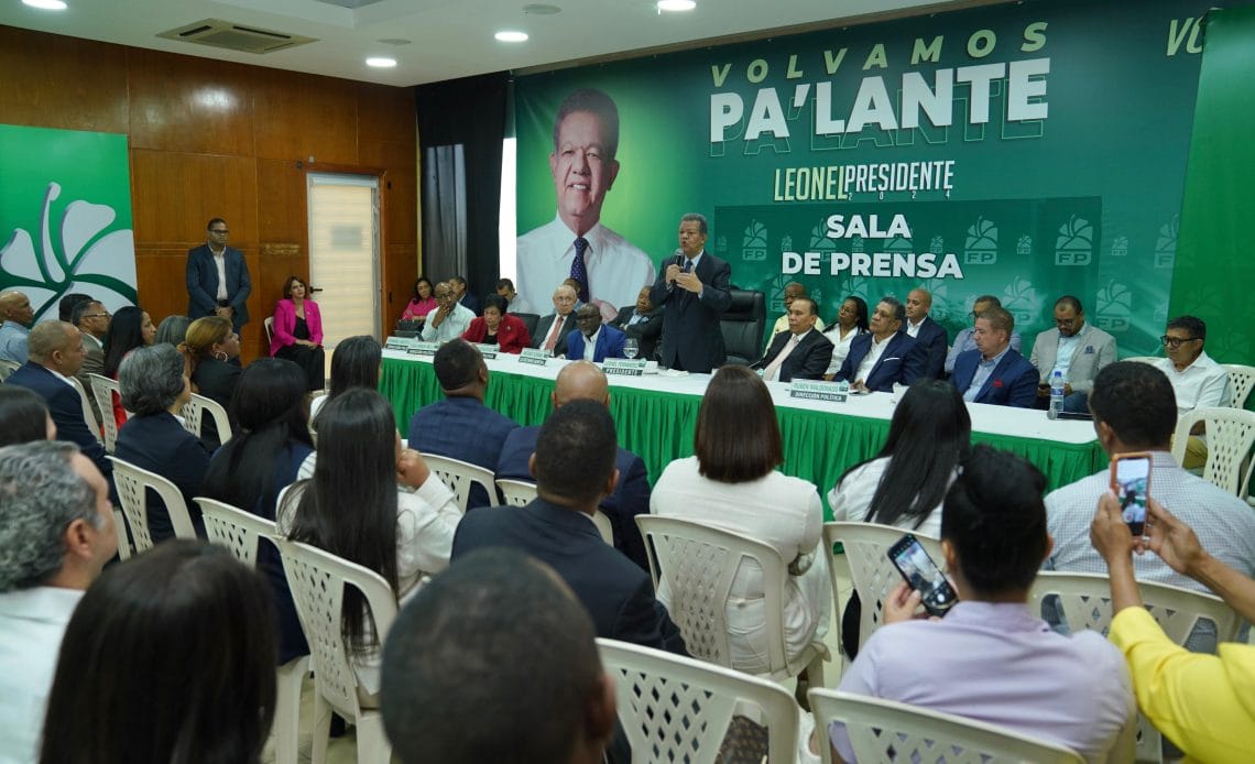 Leonel se reúne con ex candidatos a legisladores en pasados comicios