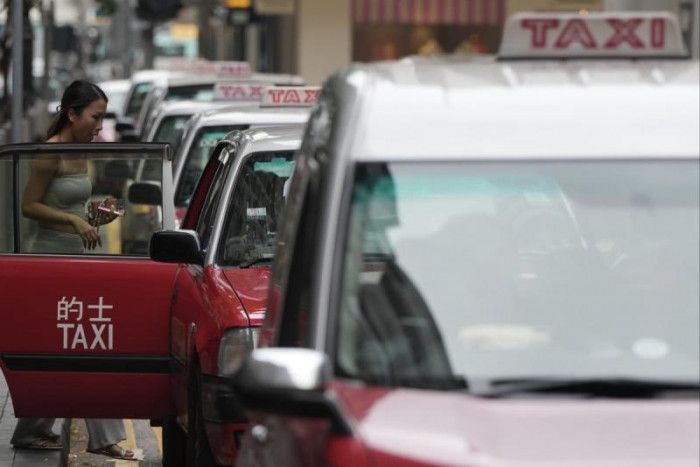 Mainland Chinese tourist accuses Hong Kong taxi driver of overcharging by nearly 300%