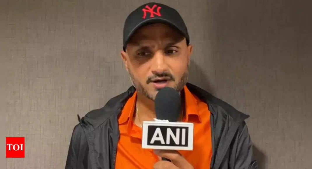 Harbhajan Singh denounces Kamran Akmal as 'nalaayak' after apology from Pakistan cricketer over 'racist' remark against Arshdeep Singh | Cricket News - Times of India