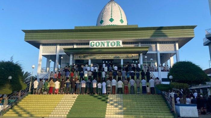 Pondok Gontor Ponorogo Gelar Hari Raya Idul Adha Lebih Dulu, Jamaah Santri Dan Warga Sekitar - Surya.co.id