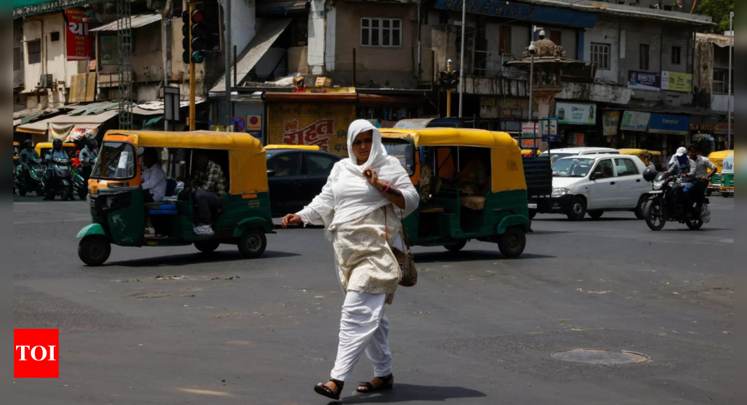 Heatwave in India: Over 100 killed this summer, 40k suffer from heatstroke | India News - Times of India