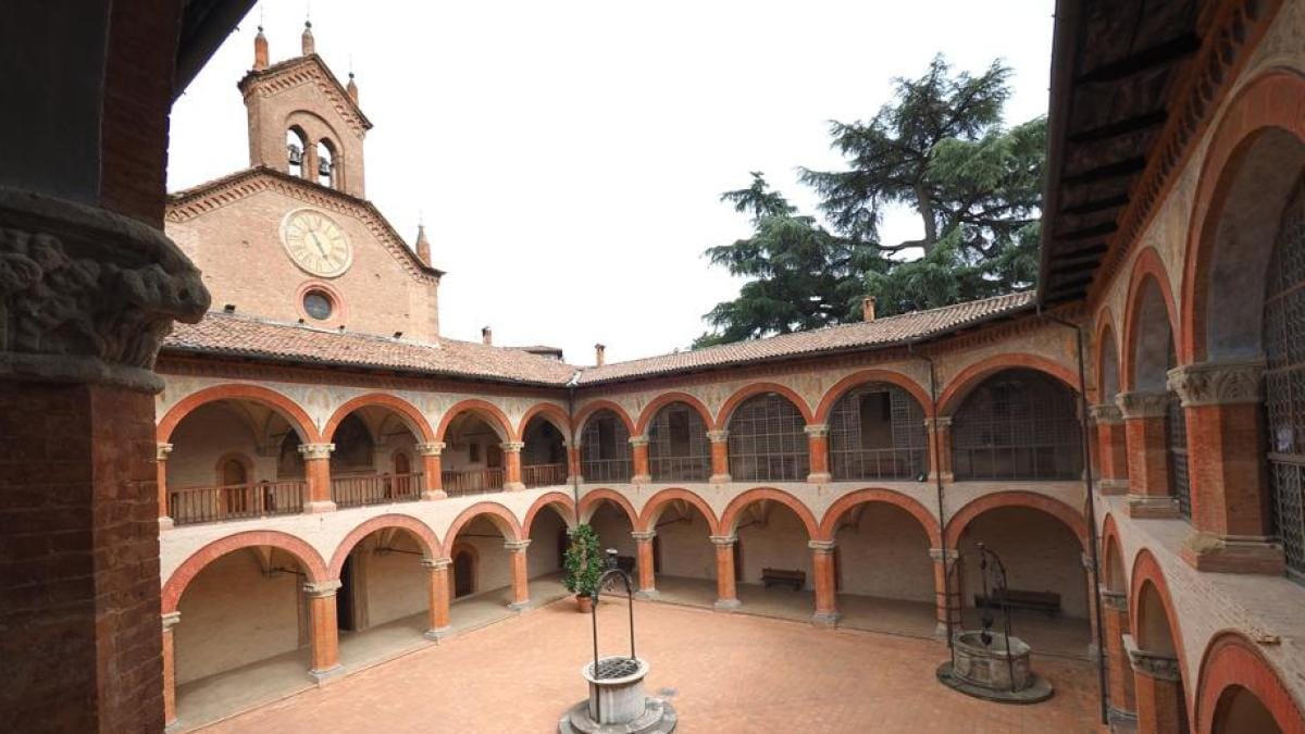 Collegio di Spagna, tutti in fila per visitare le stanze del palazzo fondato dal cardinale Albornoz