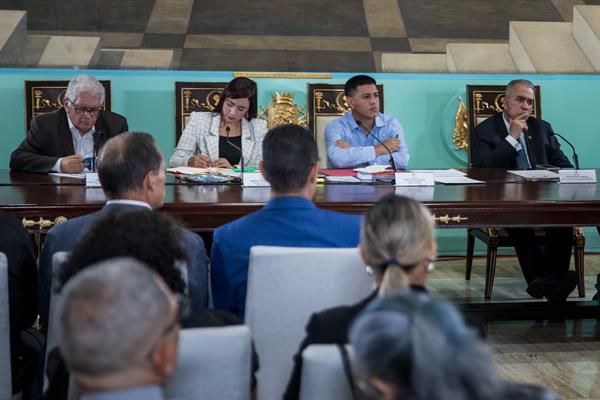 El Parlamento venezolano recibe aportes de académicos y cultores para el calendario electoral | Minuto30