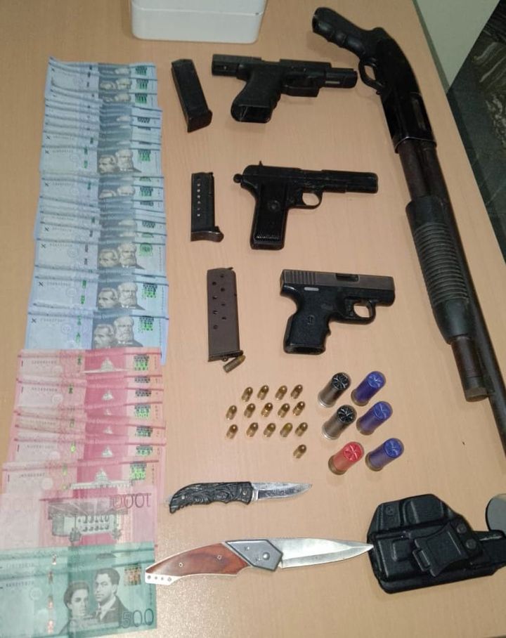 Autoridades apresan en costa de Barahona a una persona con cuatro armas de fuego ilegales