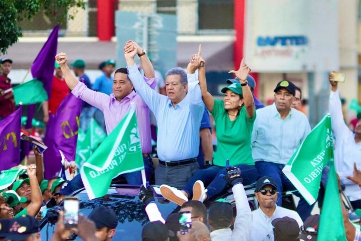 Leonel cierra campaña con  marcha-caravana en San Juan