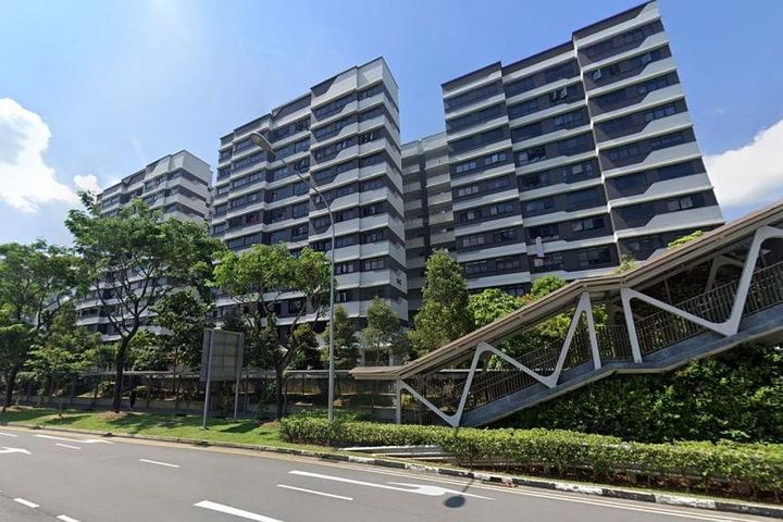 One person dies in fire at Canberra Crescent; 30 people evacuated