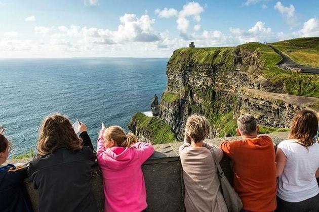 In January 2024, 451,900 foreign visitors reached Ireland