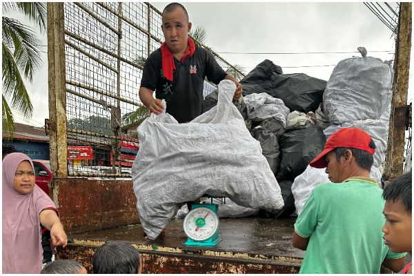 Turning trash to cash: Sandakan folks gain