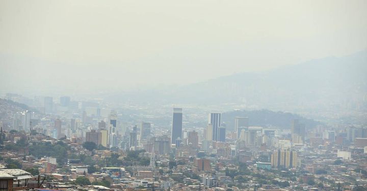 Aire en Medellín y el Valle de Aburrá es dañino para la salud: ¿habrá más restricciones para las personas y los vehículos?