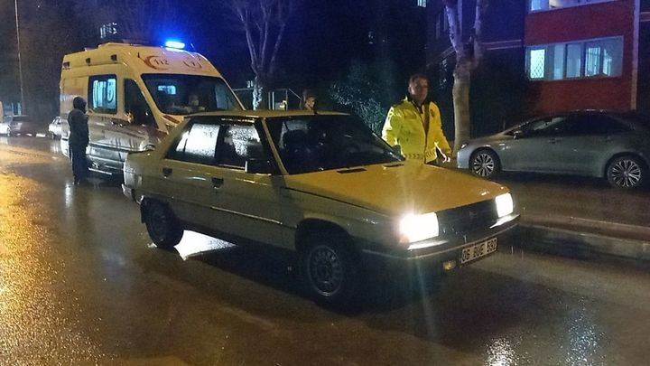 Çorum'da otomobilin çarptığı yaya hastaneye kaldırıldı