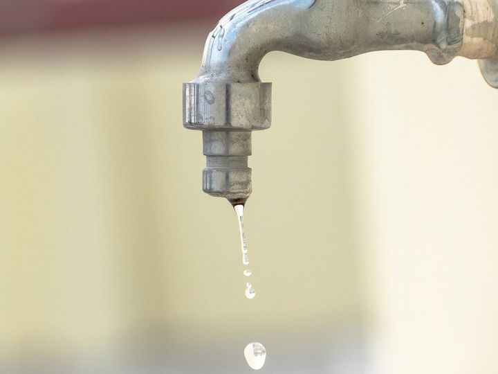 Bronkhorstspruit residents pelt local police station with stones during water shortage protest