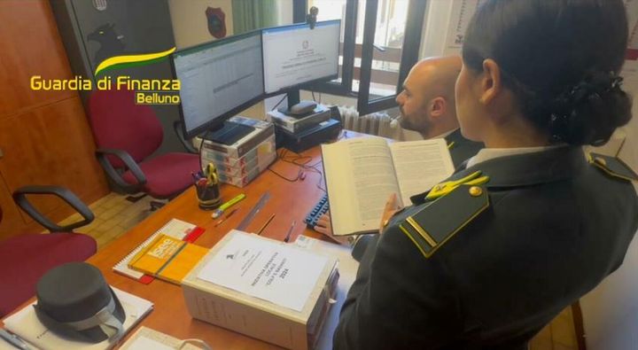 Colf e badanti senza denuncia dei redditi, maxi controllo della Finanza: stangata per 152 persone