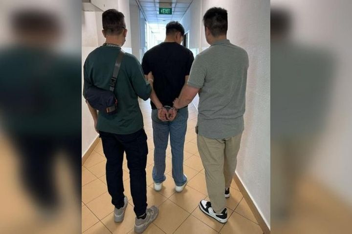 4 suspects, including 3 teens, charged over money mule activities