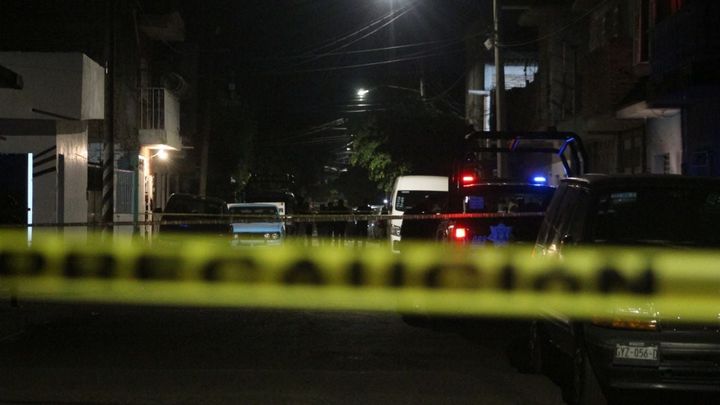 Balean a dos hombres mientras se echaban unas 'chelas' en Irapuato; están graves