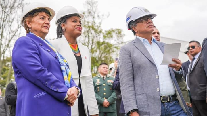 Presidente Gustavo Petro critica a medios de comunicación en evento universitario