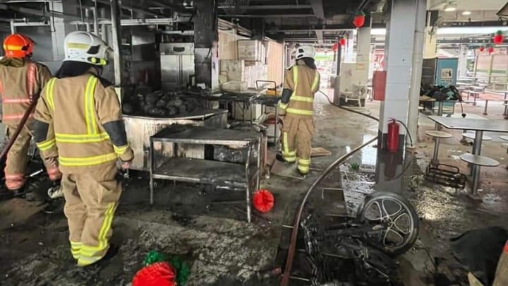 3 Jalan Redhill stalls badly burned after nearby e-bike catches fire - Singapore News